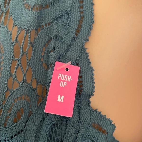 Victoria’s secrets push-up Bra Medium - Picture 3 of 4